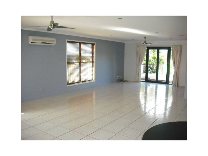 8 Auburn, North Lakes QLD 4509