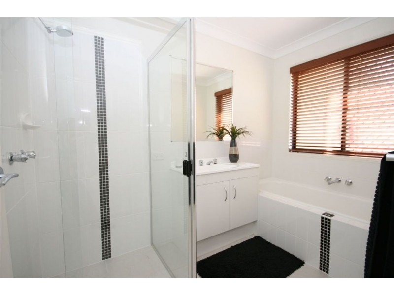 10 Sears Parade, North Lakes QLD 4509