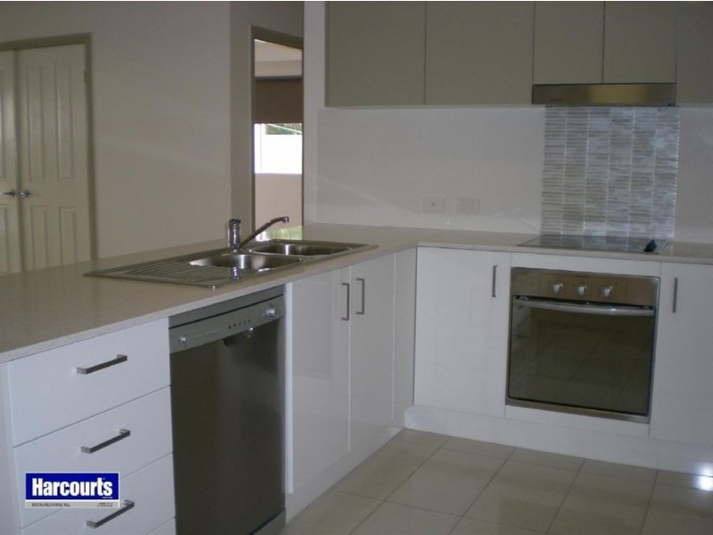 3/7 Annie Street, Woody Point QLD 4019