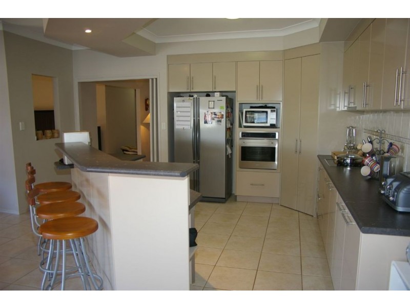 38 Mariner Court, Newport QLD 4020