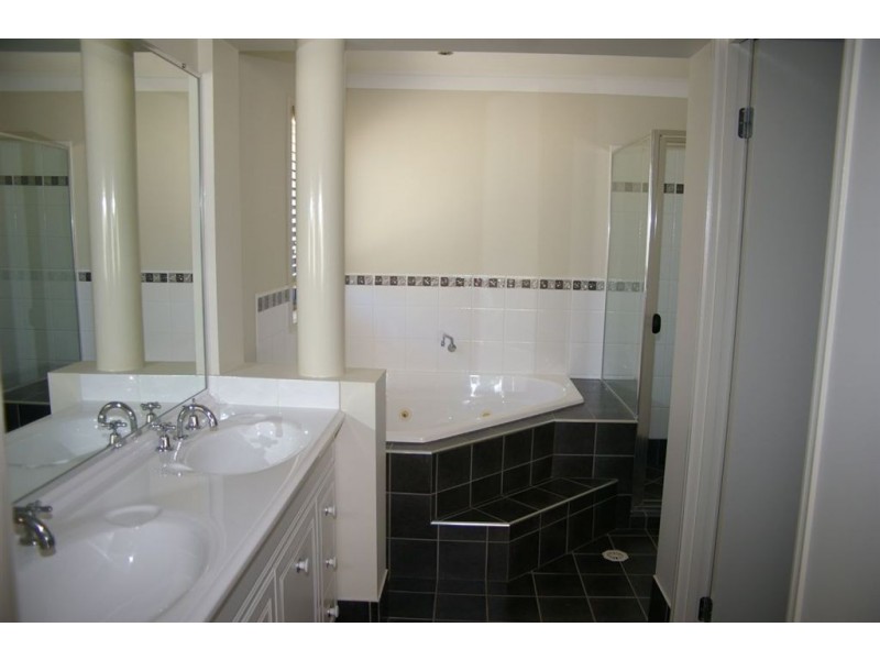 5 Pearson Court, North Lakes QLD 4509