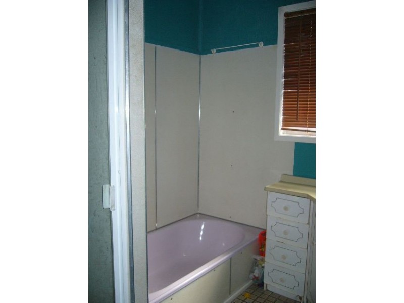 28 Lavercombe Drive, Kallangur QLD 4503