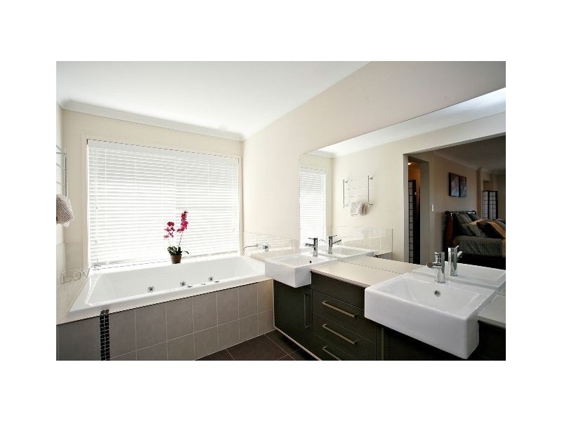 2 Turnstone Circuit, North Lakes QLD 4509