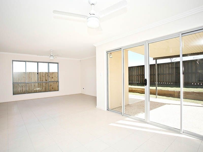 121 Mackintosh Drive, North Lakes QLD 4509