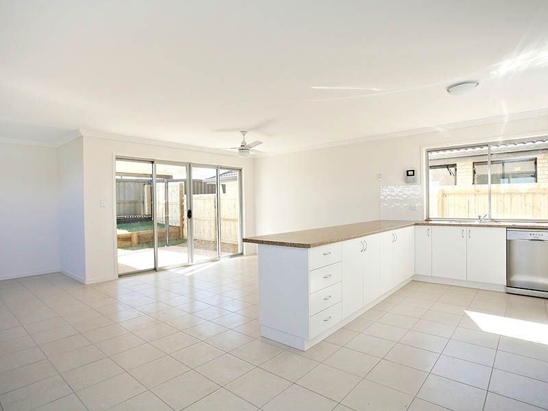 121 Mackintosh Drive, North Lakes QLD 4509