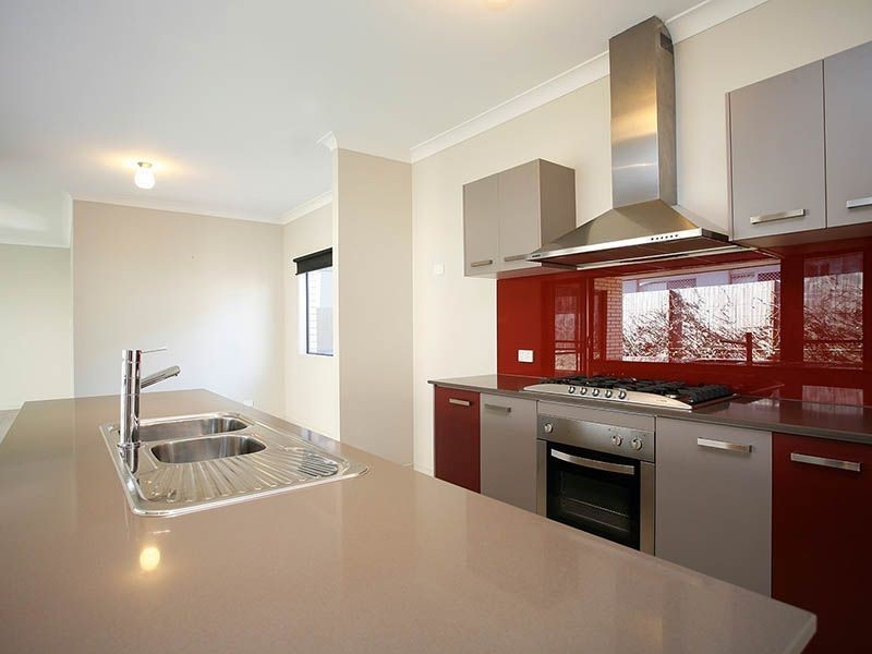 15 Eaton Close, North Lakes QLD 4509