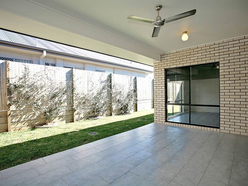 15 Eaton Close, North Lakes QLD 4509