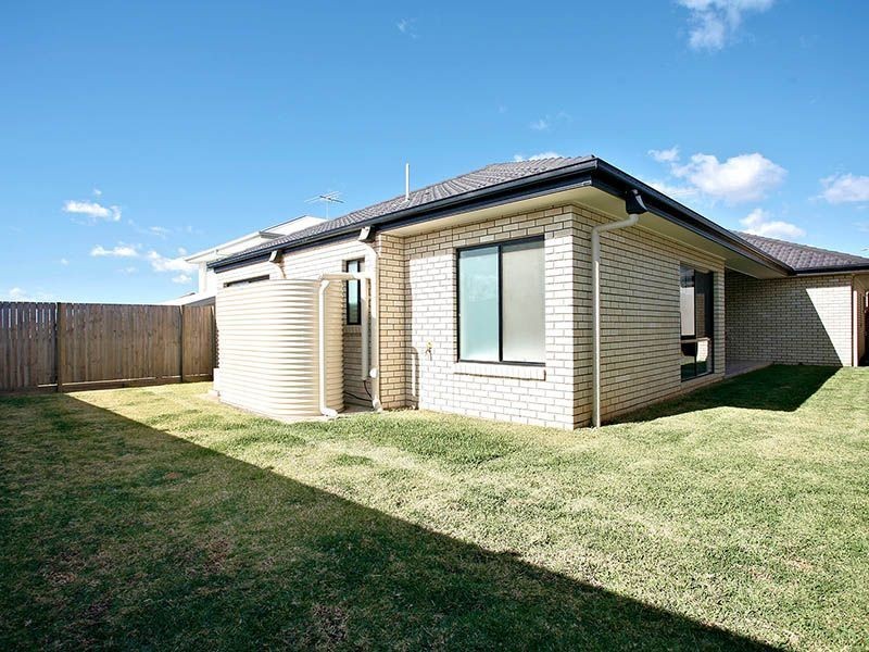 15 Eaton Close, North Lakes QLD 4509