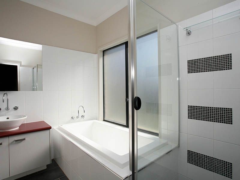 15 Eaton Close, North Lakes QLD 4509