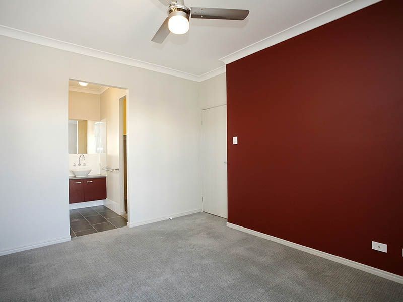 15 Eaton Close, North Lakes QLD 4509