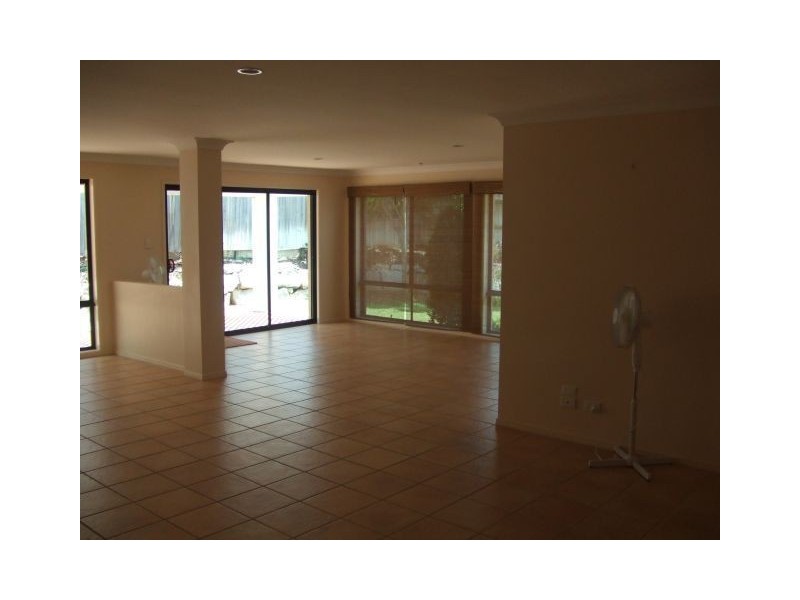 27 Cooksland Crescent, North Lakes QLD 4509