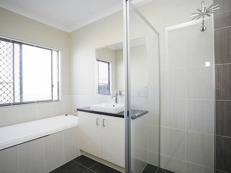 20 Chrysler Parade, North Lakes QLD 4509