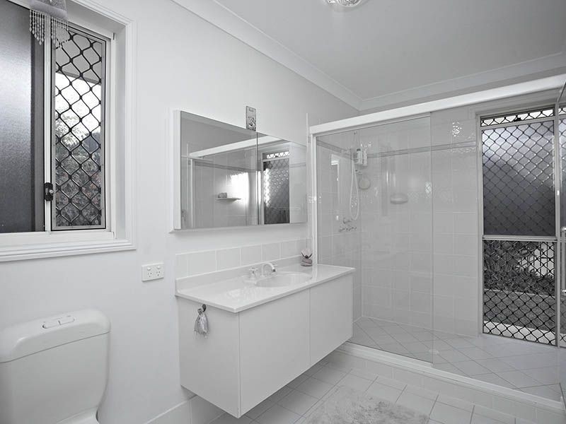 3 Dotterel Crescent, North Lakes QLD 4509