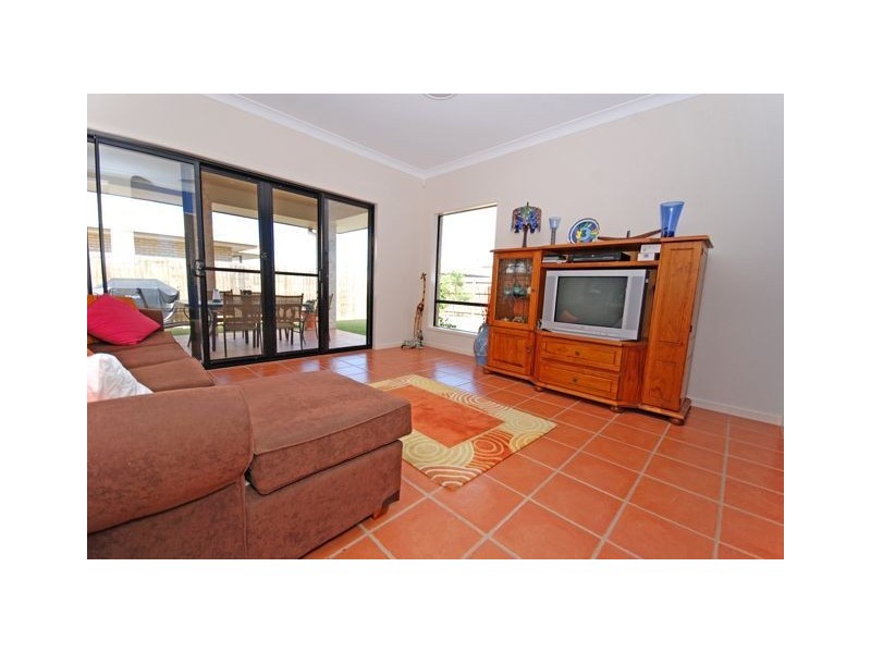 34 Tuckeroo, North Lakes QLD 4509