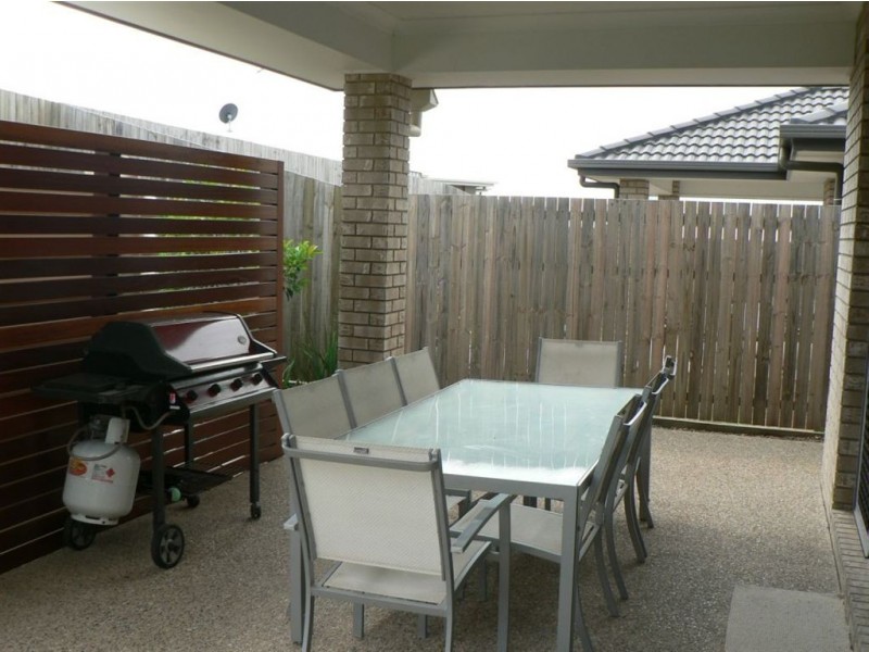 9 Rawlins Cres, North Lakes QLD 4509
