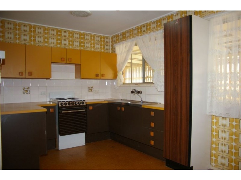 25 Carwell Ave, Petrie QLD 4502