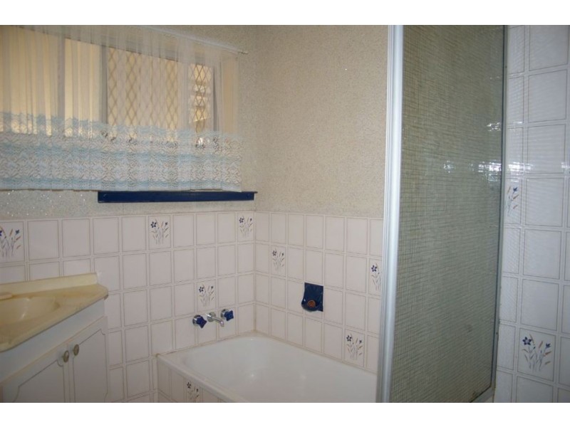 25 Carwell Ave, Petrie QLD 4502