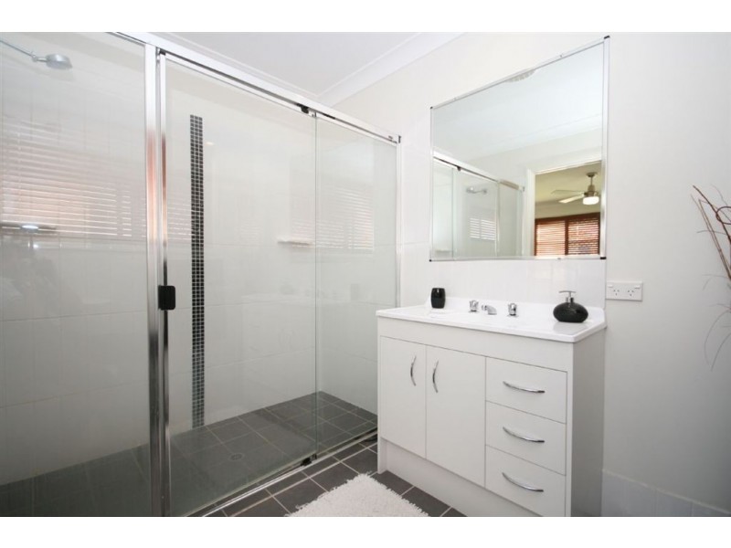 10 Sears Pde, North Lakes QLD 4509