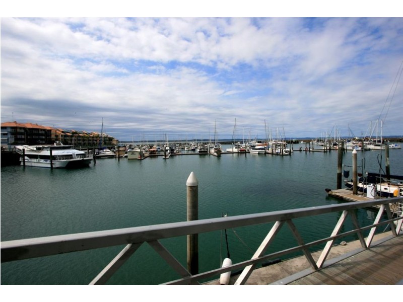 122/627 Charlton Esplanade, Urangan QLD 4655