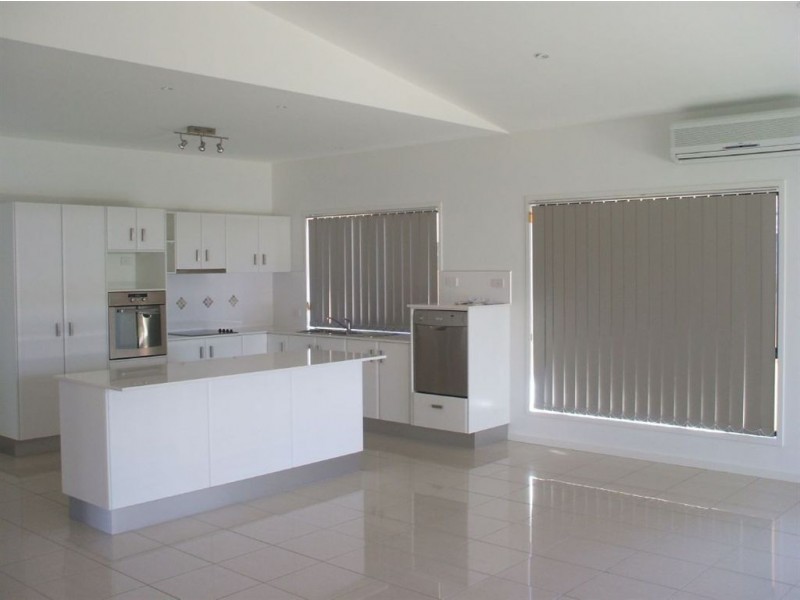 24 Kurrajong Street, North Lakes QLD 4509