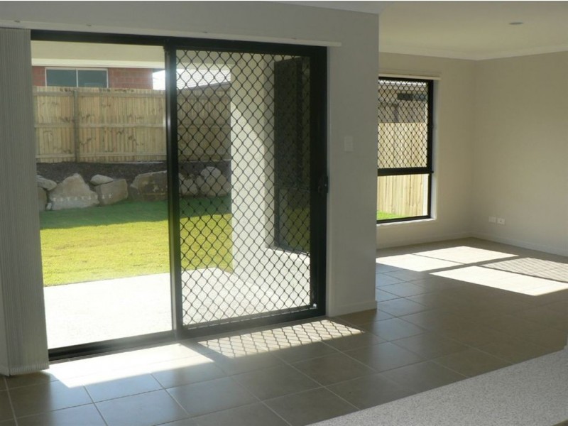 42 Mackintosh Parade, North Lakes QLD 4509