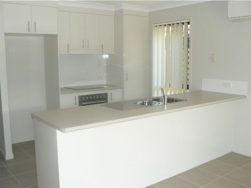 42 Mackintosh Parade, North Lakes QLD 4509