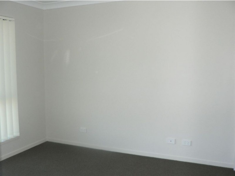 42 Mackintosh Parade, North Lakes QLD 4509