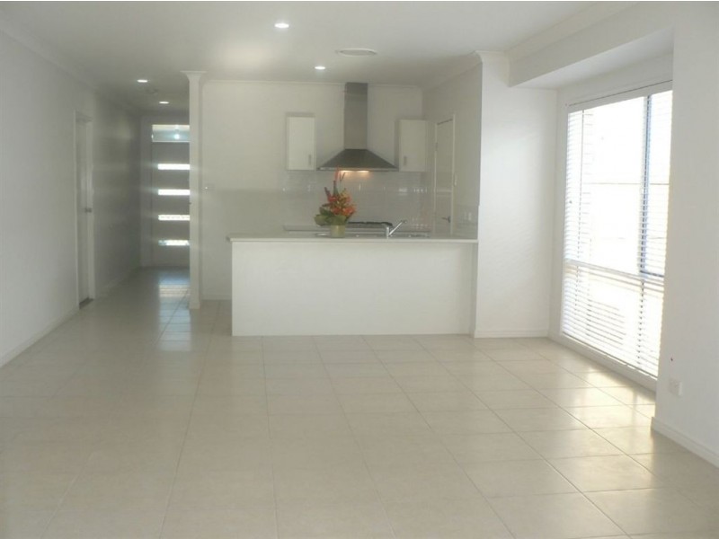 92 Mackintosh Drive, North Lakes QLD 4509