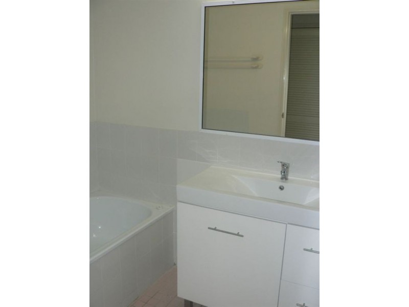 4/10 Wattle Road, Rothwell QLD 4022