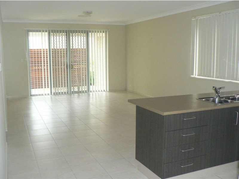 9 Rawlins Cres, North Lakes QLD 4509