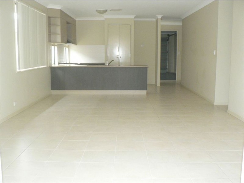 9 Rawlins Cres, North Lakes QLD 4509