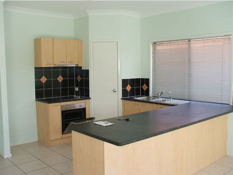 8 Senior Close, North Lakes QLD 4509