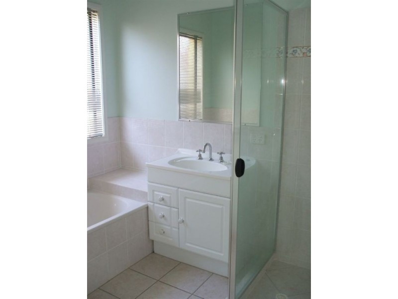 8 Senior Close, North Lakes QLD 4509