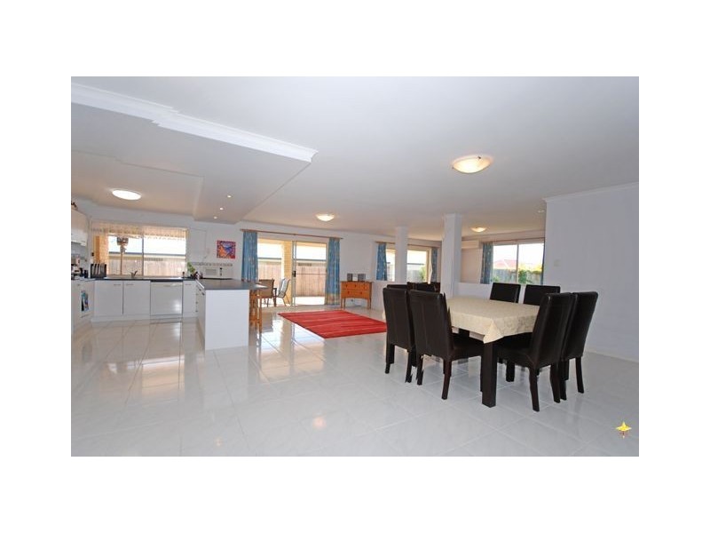 4 Gilbert St, North Lakes QLD 4509
