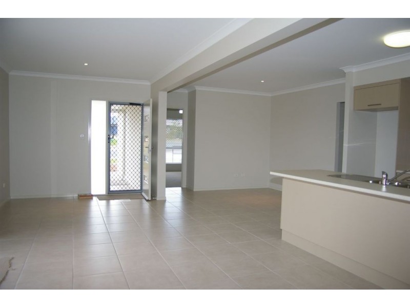 1/2 Hirsch Street, North Lakes QLD 4509