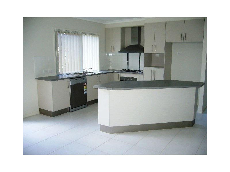 7 Severn Cr, North Lakes QLD 4509