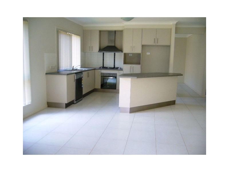 7 Severn Cr, North Lakes QLD 4509