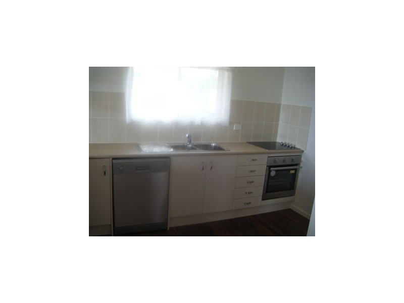 41 Flinders Pde, Scarborough QLD 4020