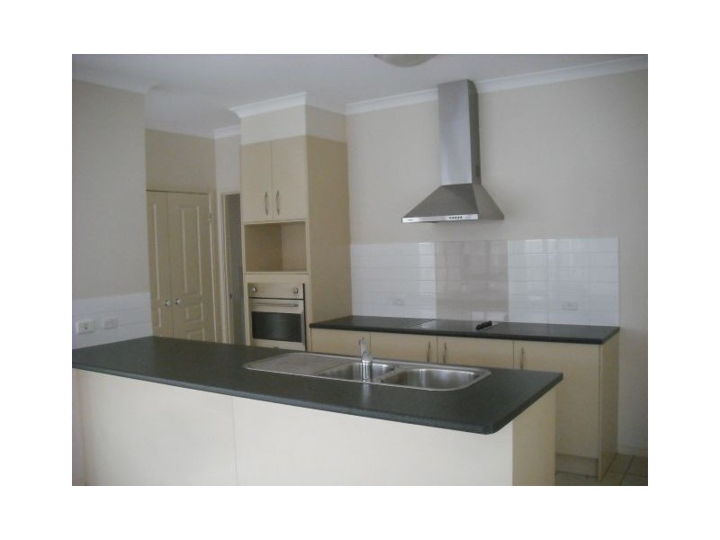 33 Wallaroo Circuit, North Lakes QLD 4509