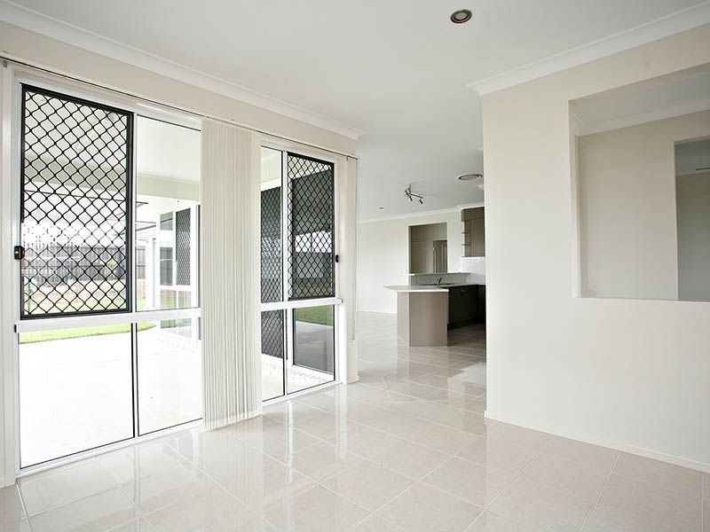 25 Lanagan Circuit, North Lakes QLD 4509