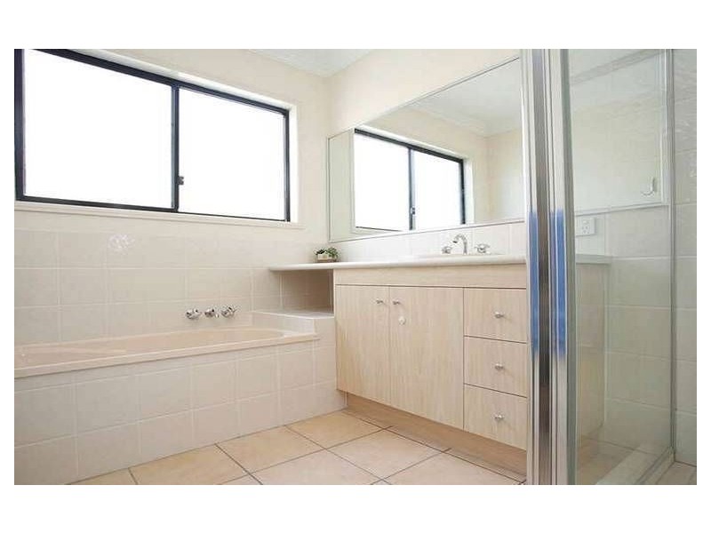 8 Southerden Drive, North Lakes QLD 4509