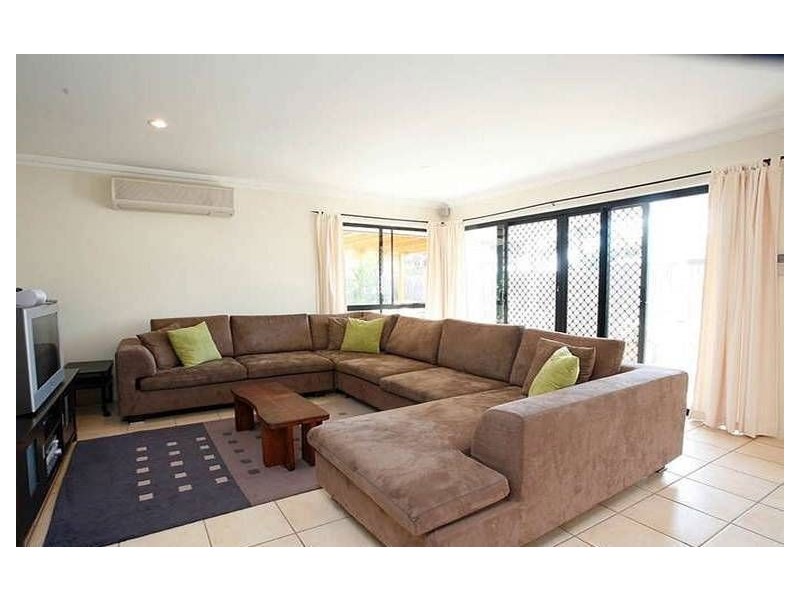 8 Southerden Drive, North Lakes QLD 4509