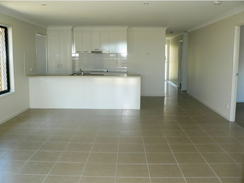 8 Williams Cr, North Lakes QLD 4509