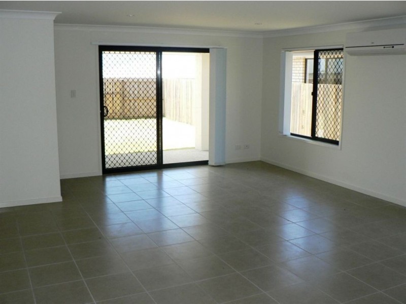 8 Williams Cr, North Lakes QLD 4509