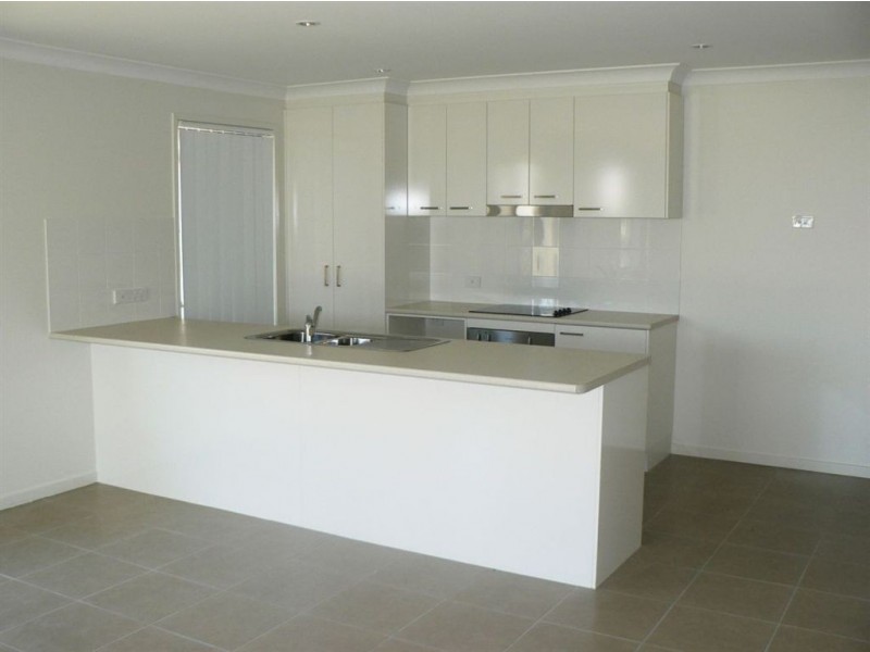 8 Williams Cr, North Lakes QLD 4509