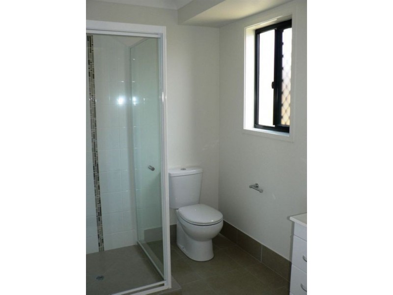 8 Williams Cr, North Lakes QLD 4509