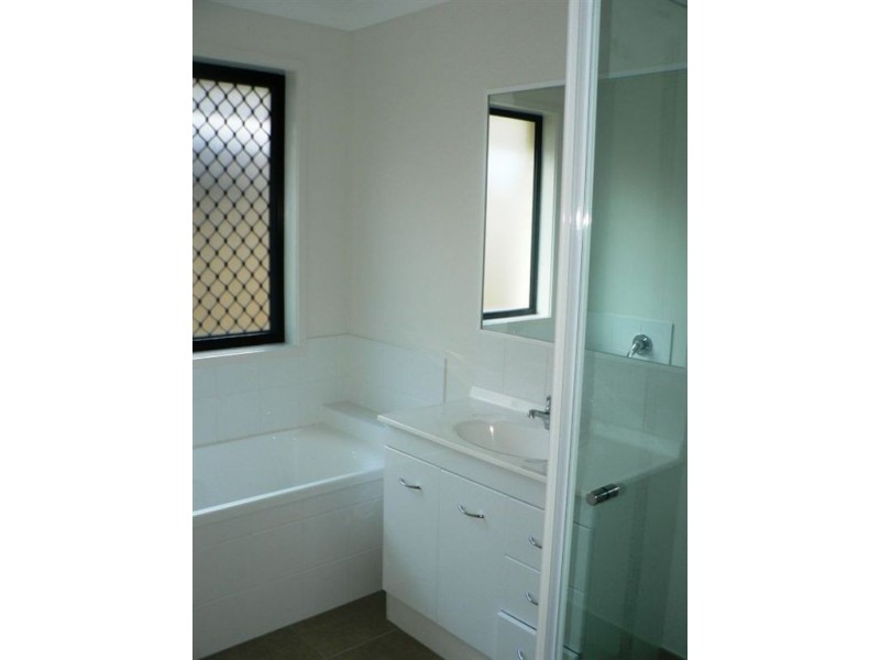 8 Williams Cr, North Lakes QLD 4509