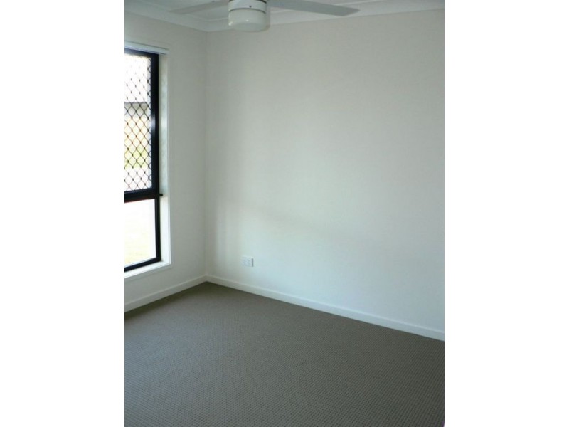 8 Williams Cr, North Lakes QLD 4509