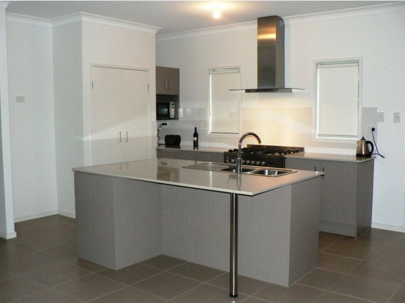 6 Klien Cct, North Lakes QLD 4509