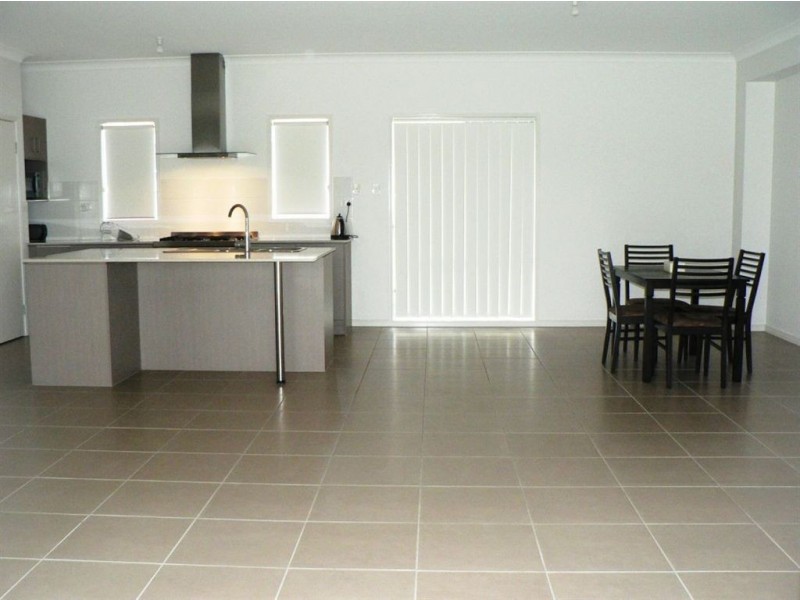 6 Klien Cct, North Lakes QLD 4509